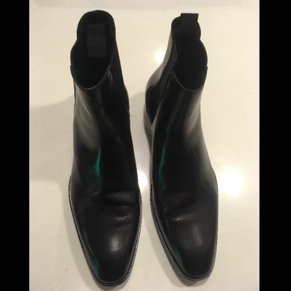 SAINT LAURENT PARIS MEN’S CHELSEA BOOTS .
